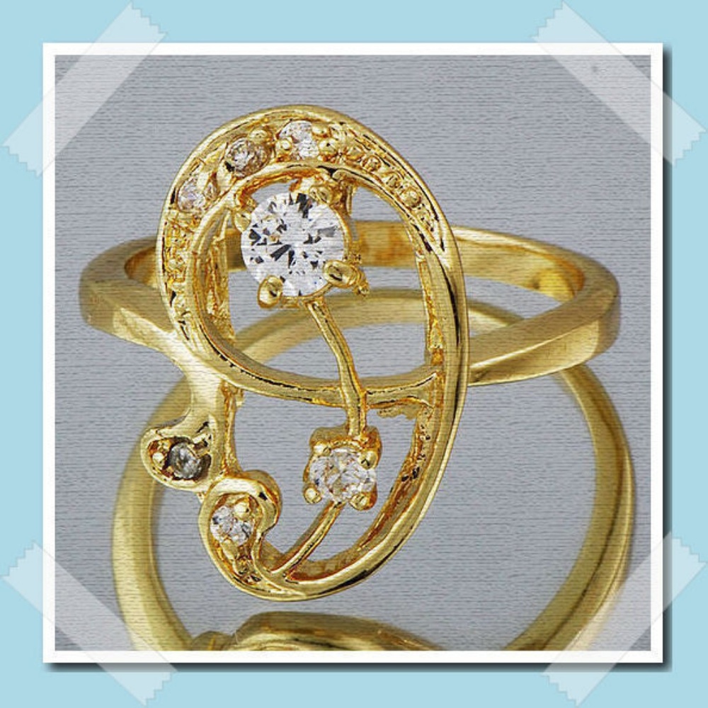 Stunning Cubic Zircon Claw Ring in Gold Tone Size